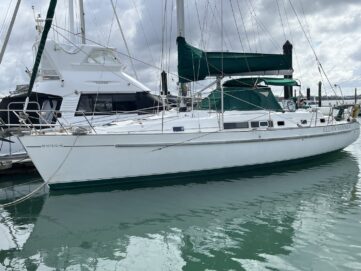 ELLAN VANNIN: Beneteau Oceanis 40 Centre Cockpit Sloop